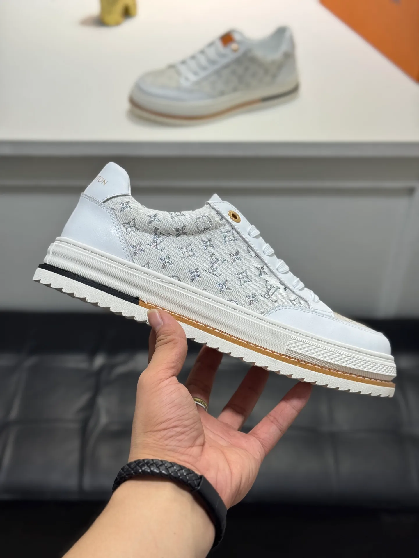 Men's shoes 💰400 [New style] 🌂🌂Top original order - Louis Vuitton®️ Trendy and fashionable yet low-key men's casual shoes, LV special fabric pattern on the upper, comfortable and breathable, sheepskin lining, original rubber outsole, 3 colors available ~ a must-have for sportsmen. Size: 38-44 (45 customized